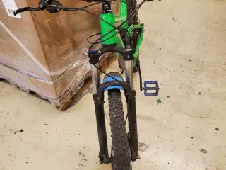 Full suspension mountainbike 