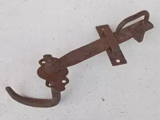 Gamle dørgreb til udhus.