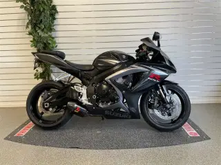 Suzuki GSX-R750 K7