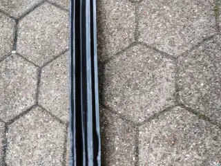 Kofanger forstærkning bag VW UP