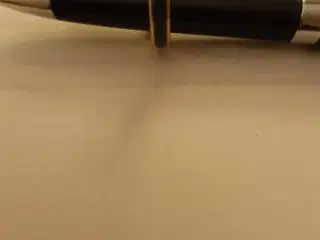 22 karat guldring med jade, sælges for guldprisen