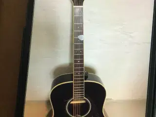 Halvakustisk yamaha guitar