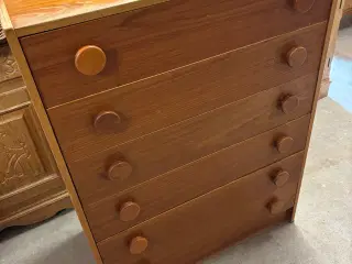 Ældre kommode i teak