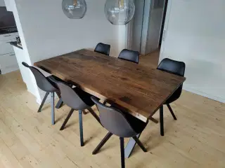 Visborg spisebord med 6 stk. Enna spisebordsstole