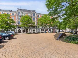 Sjældent udbudt kontor/klinik/showroom lejemål midt i København