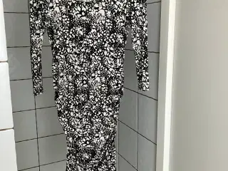 Kjole fra Mama H&M i str. s med spændende rynkeeff