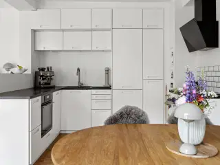 Hel køkken i rigtig god stand kan hentes 