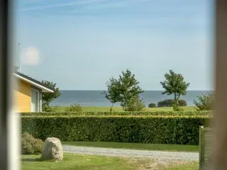 Nyt sommerhus til 4 p� sk�nne Als med havudsigt, vildmarksspa, wifi og godt til lystfiskeri.