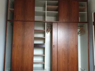 Garderobeskab 4+4 døre