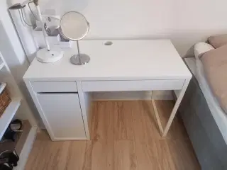Skrivebord 