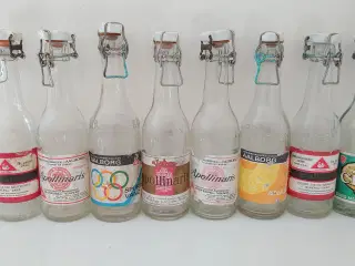 8 stk gamle patentflasker med etiketter.