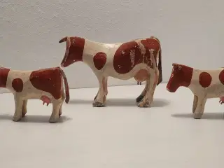 Fængselslegetøj:3stk brunbrogede køer.Største L 13