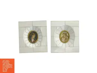 Antikke miniature malerier med ramme af ben (str. 10x9 cm)
