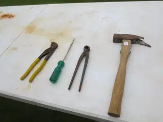 Håndværktøj Lægthammer og Bacho Skruetrækker