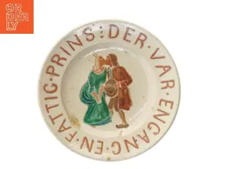 Dekorativ keramiktallerken med tekst (str. Ø 20,5 cm)