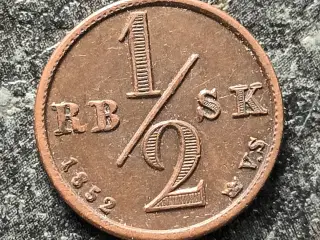½ Rigsbankskilling 1852 i pæn kvalitet.
