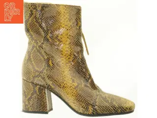 Støvletter med slangeskindslook fra Minelli (str. 38)
