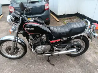 Fin Suzuki gr 650 nysynet med plader 
