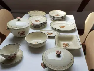 Morgenfrue spisestel fra Aluminia  (Kgl Fajance)