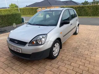Billig Ford Fiesta 1,4 ambiente 2007
