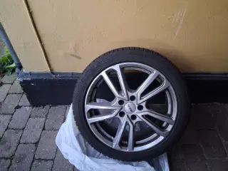 Næsten nye vinterdæk 245/40 R18