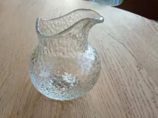 Flødekande i nubret klar glas