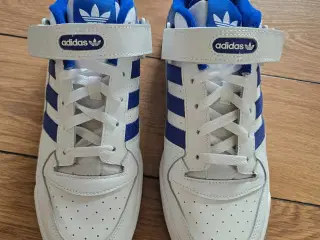 Adidas sneakers str 44