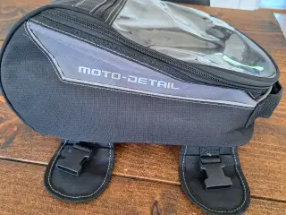 Motorcykel Tanktaske, Moto-detail