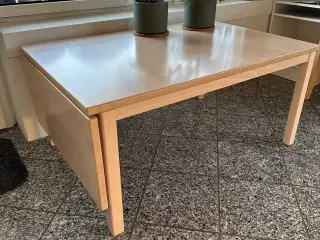 Sofabord i lys lakeret bøg