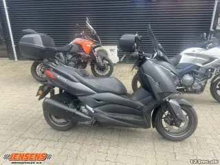 Yamaha X-Max 300