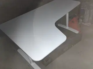 Ikea Skrivebord med tung venster