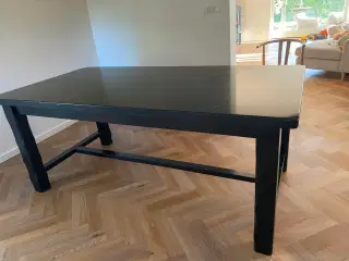 Spisebord sortmalet med 2 plader