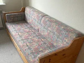 Meget fin sovesofa med udtræk og magasin 
