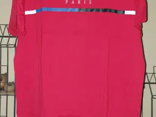 Rød T-shirt med Paris tryk på brystet