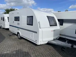2026 - Adria Altea 472 PK   Adria Altea 472 PK årg. 2026 6 sovepladser, 4 siddepladser, Myggenetdør kr. 1.640,- lagt i prisen.