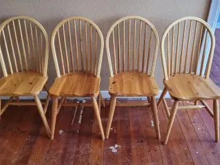 4 spisestole, fyrretræ.