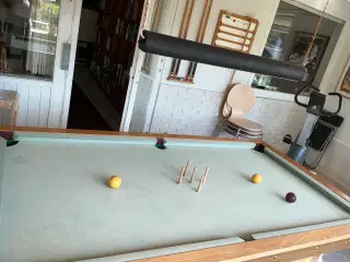 Billiardbord m. Tilbehør