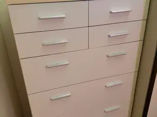 Kommode med 8 skuffer