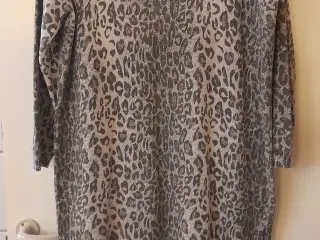 Leopardmønstret lang bluse