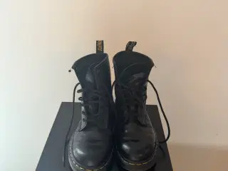 DR. MARTENS STØVLER!