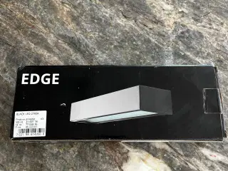 Ubrugt SG Edge Væglampe sælges 