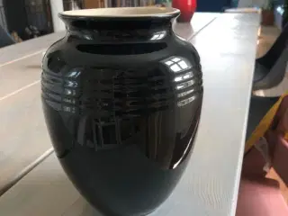 Le Creuset vase