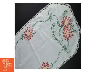Broderet juledug med blonder (str. 80 x. 40 cm)