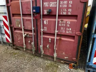 - - - 20 fods container med indhold / 20 ft container with content