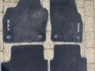 Skoda Scala, Tekstil måtter, premium