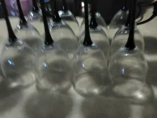 Rød og hvidvinsglas mærke Luminarc sælges 
