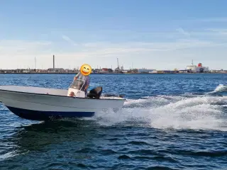 Styrepultsbåd. Hurtig af H til