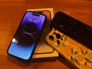 iPhone 14 Pro 256 GB bagsiden defekt 