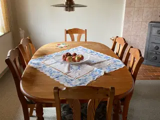 Spisebord med stole 