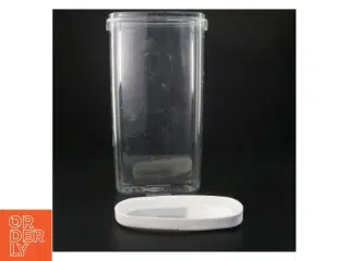Gennemsigtig plastikbeholder med låg fra IKEA (str. 6x14x30 cm)